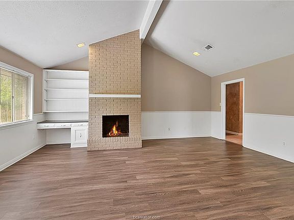 2nd image of 3805 Oak Hill Dr
