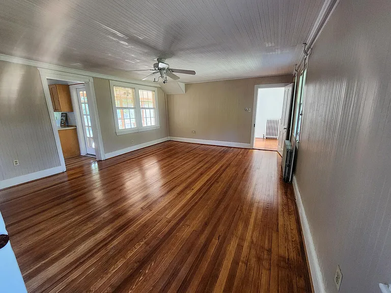 1520 Ridout Ln — Photo 25