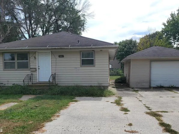 920 John St, Webster City, IA 50595