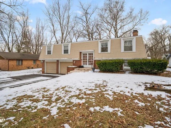 2750 E Riverview Dr, Kankakee, IL 60901