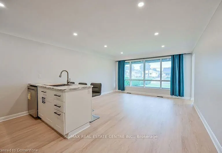 738 Mohawk Rd E #UPPER — Photo 6
