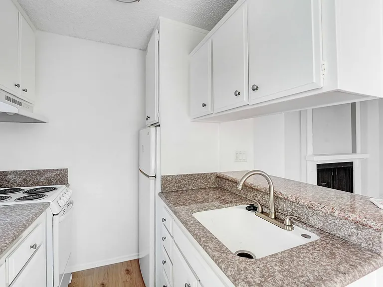 727 Westbourne — Photo 1