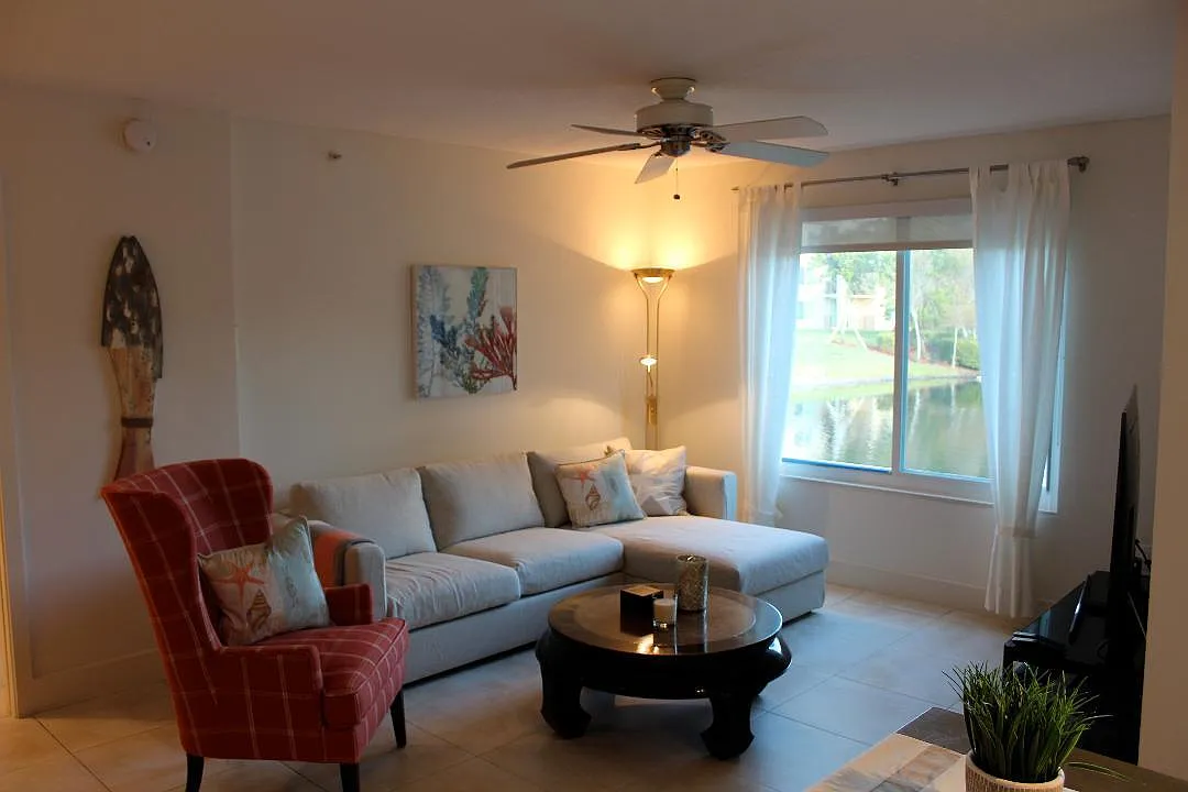 Building Photo - 808 Villa Cir #808