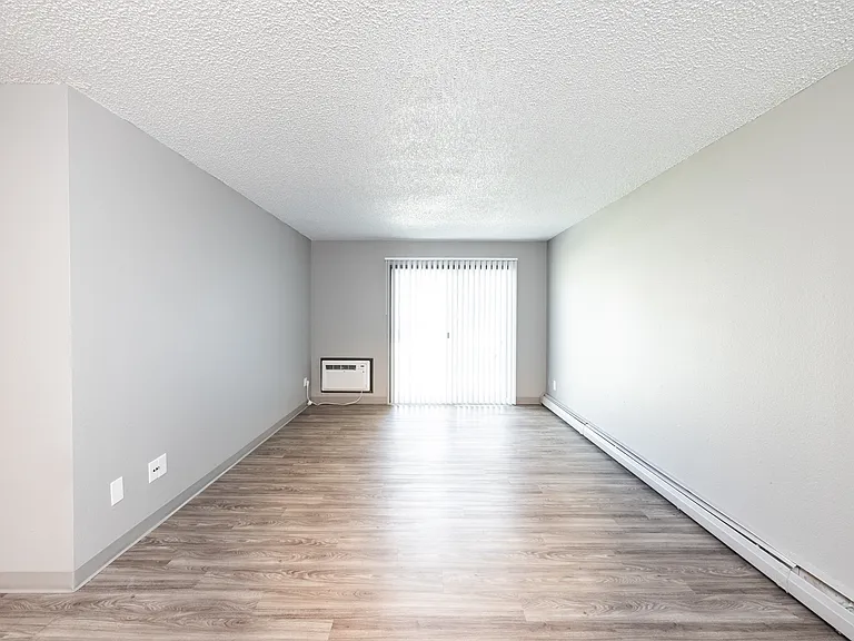 Caesar Square Apartments — Photo 5