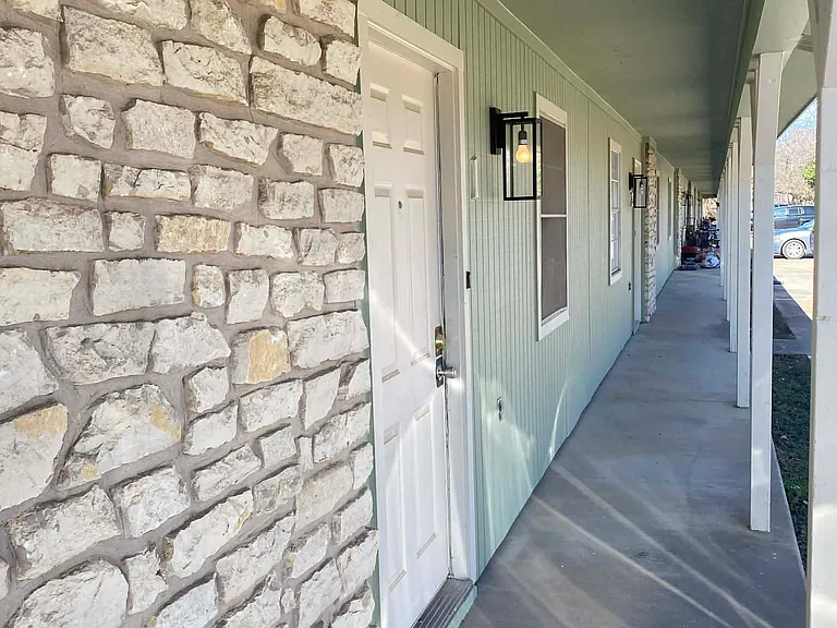 1321 W Swan St — Photo 13
