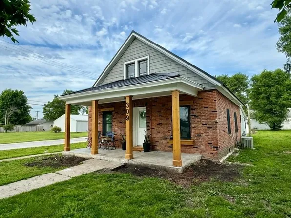 309 S 4th St, Canton, MO 63435