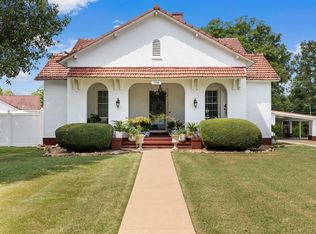 700 Wilson Dam Cir, Sheffield, AL 35660