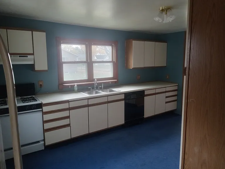 801 Cottage St — Photo 5