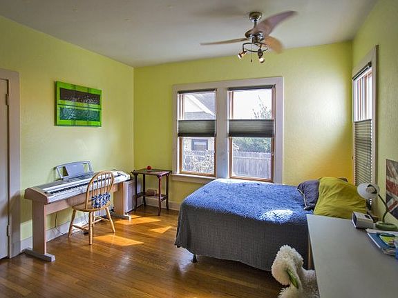 5th image of 243 Stanford Dr