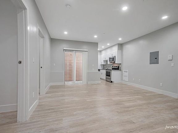 4th image of 1651 California St #1650-C