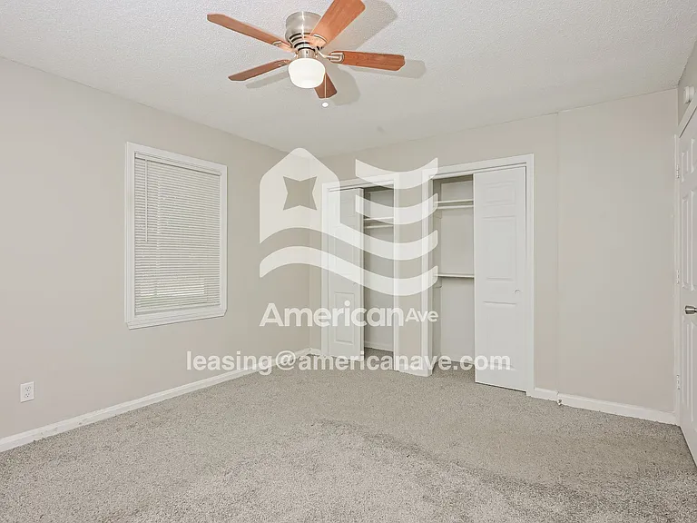 1237584_007_main_bedroom_7.jpg