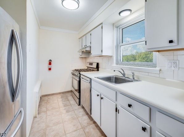 14 Wedgewood Dr APT 18