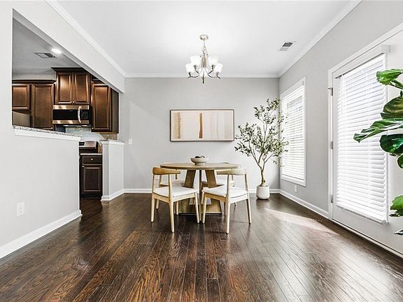 5th image of 525 Coral St