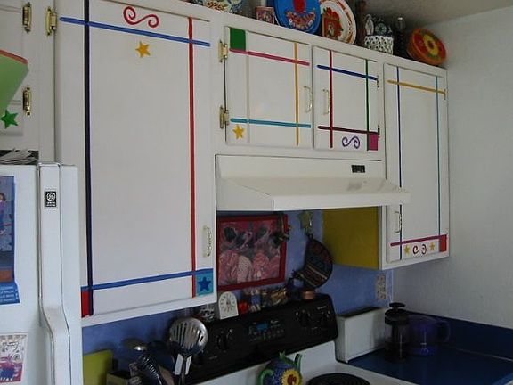 Lively kitchen cabinets