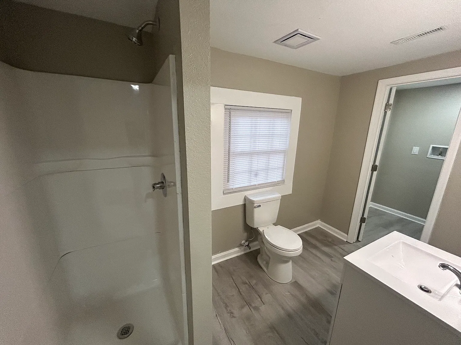 Studio, 900 sqft, $1,100 — Photo 2