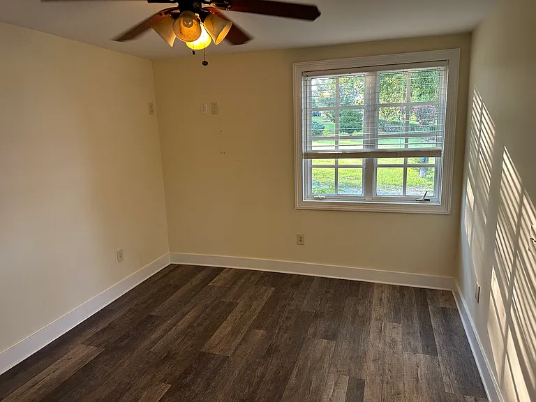 15215 Edwards Ferry Rd — Photo 11