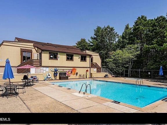 5th image of 1 Max Place