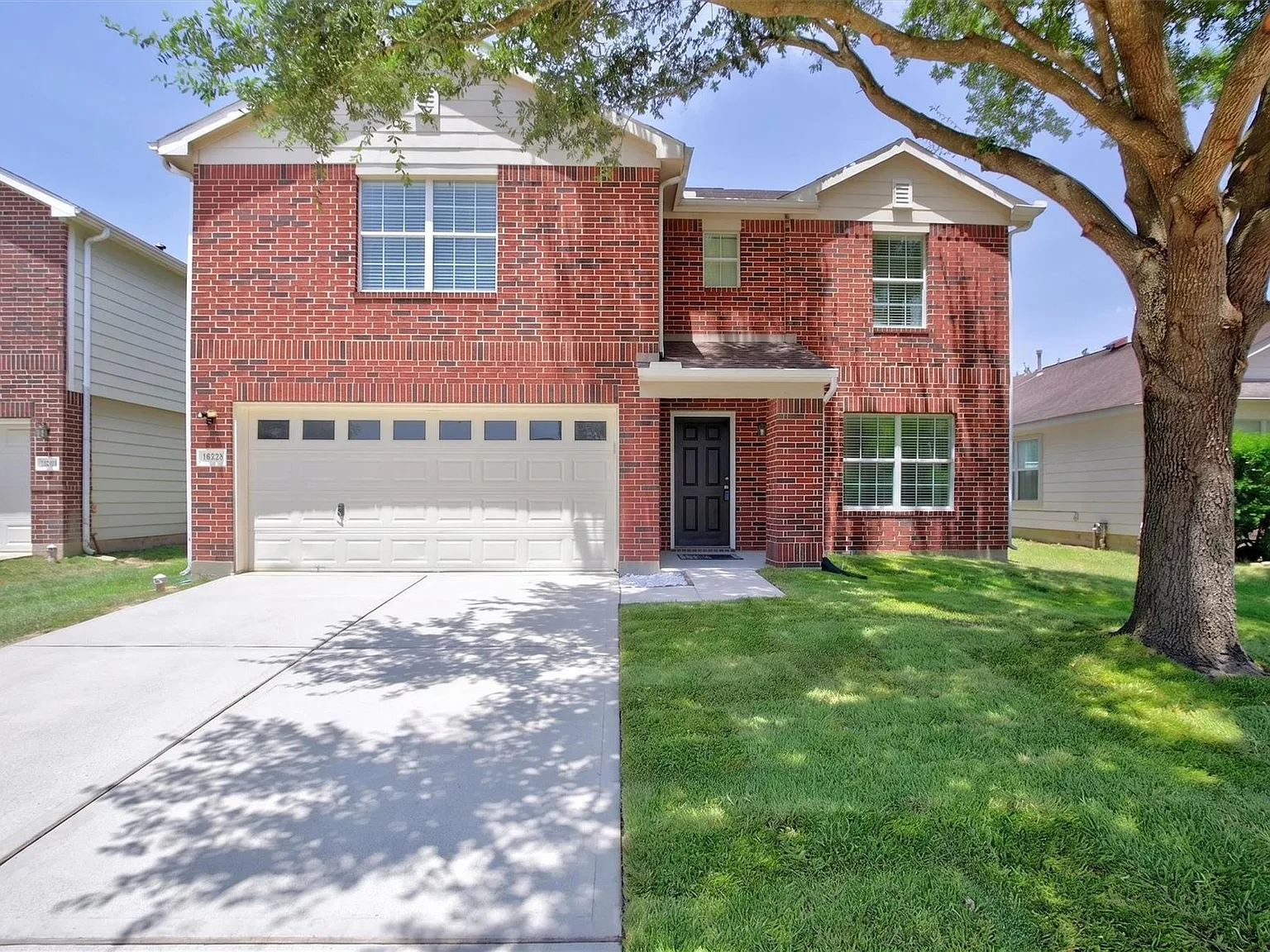 3 bed, 2.5 bath, 2427 sqft, $1,950 — Photo 3