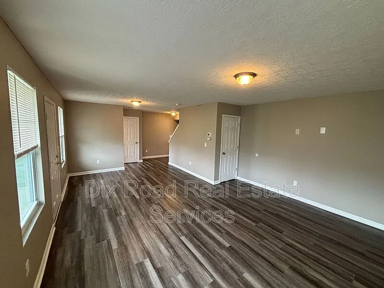 424 W Kemper Rd — Photo 7