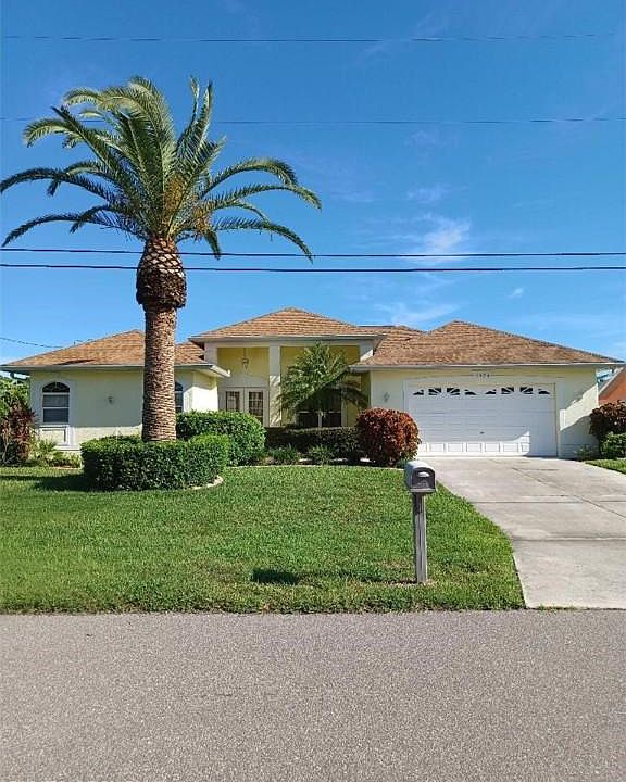 1st image of 1425 SE 21st St