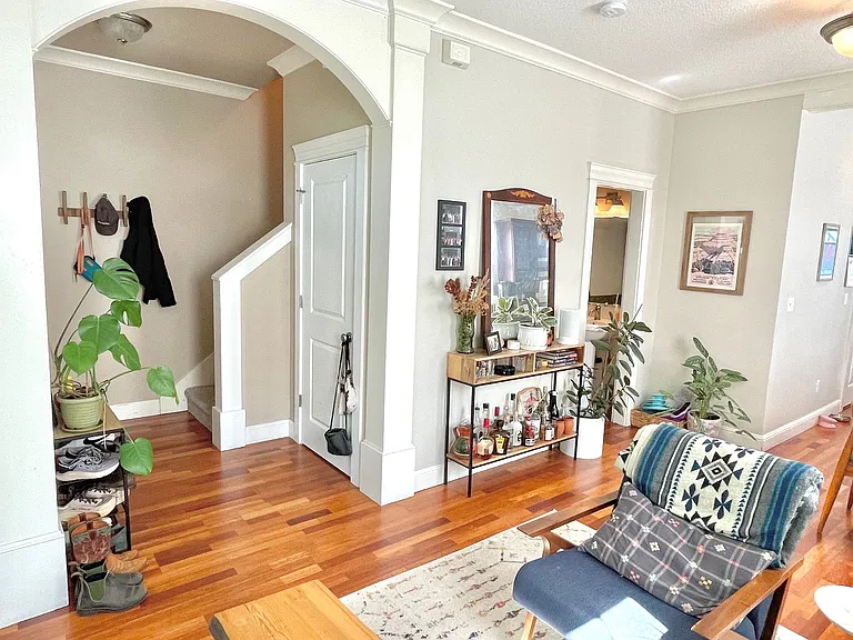 311 NE Bryant St — Photo 4