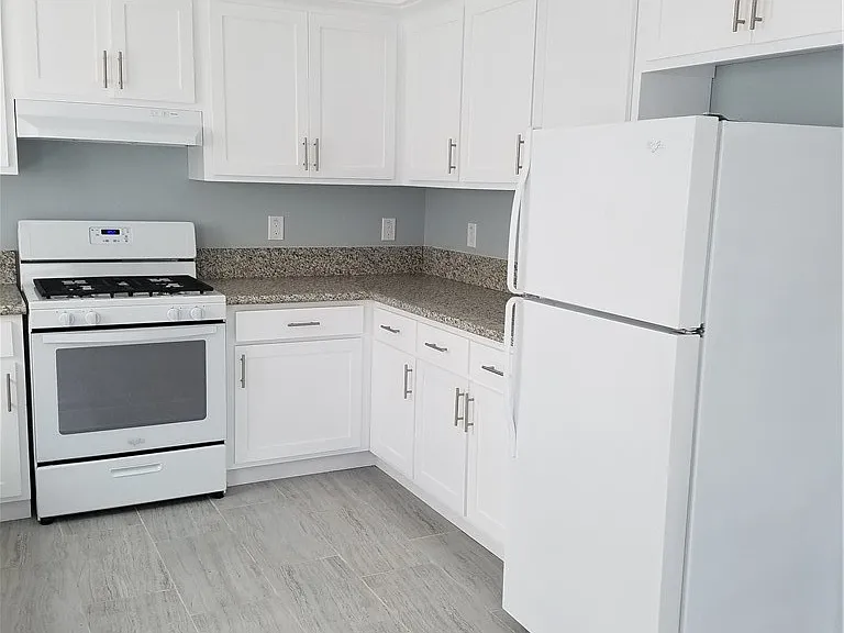 706 W 104th Pl — Photo 7