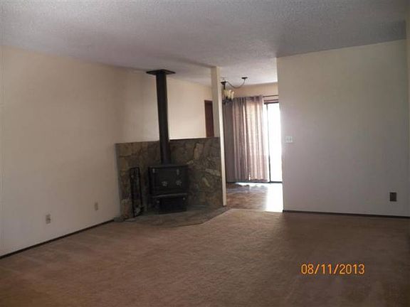 Fireplace/Breakfast Nook