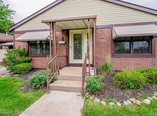 40807 Newport Dr, Plymouth, MI