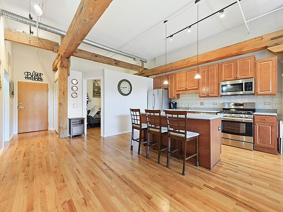 3rd image of 1525 S Michigan Ave APT 307