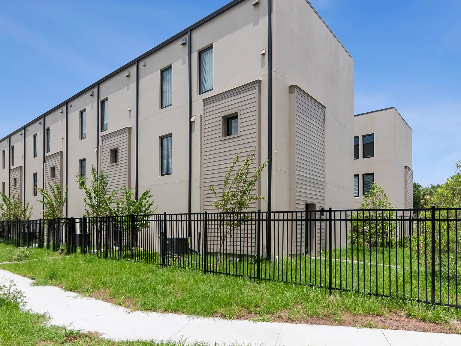 2 bed, 2.5 bath, 1229 sqft, $3,250 — Photo 1