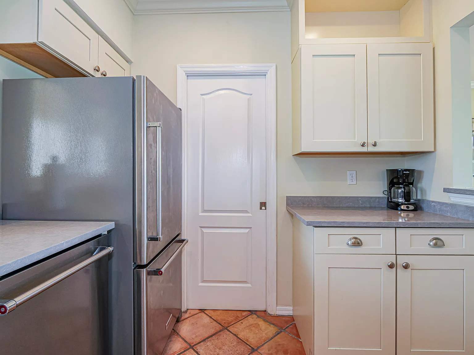 2 bed, 1368 sqft, $2,500 — Photo 4