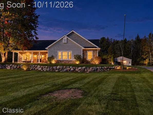 12503 Ridgecrest Ln, Milford, MI 48380