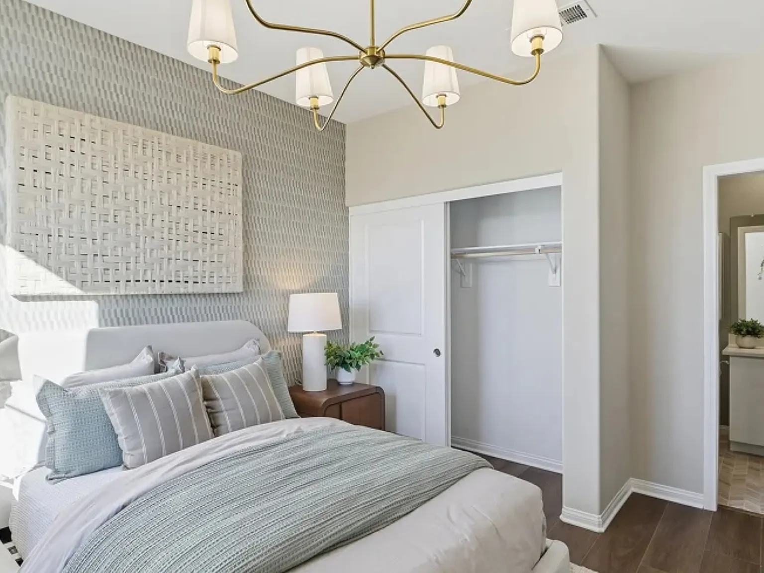 2 bed, 1121 sqft, $1,400 — Photo 3