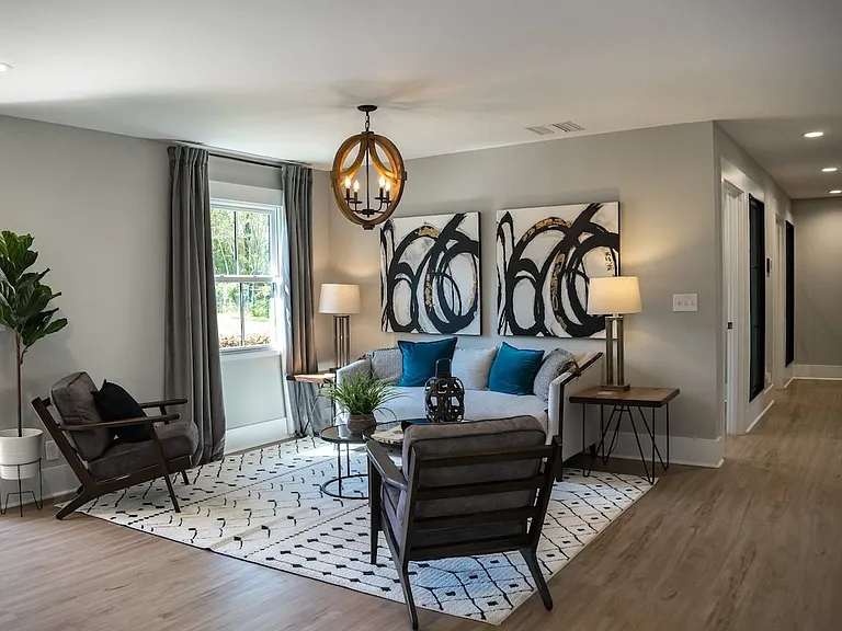 Crestwood Green Apartments — Photo 9