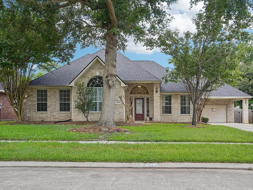 11806 Regency Forest Dr