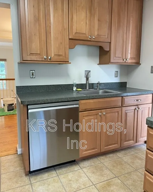 3 bed, 3.5 bath, 1372 sqft, $3,150 — Photo 4