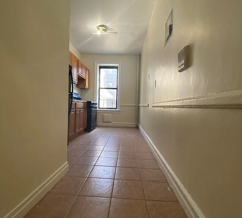1st image of 78 Hawthorne St #24