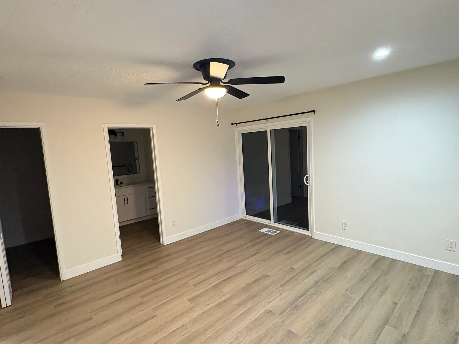 4 bed, 2.5 bath, 2172 sqft, $4,900 — Photo 4