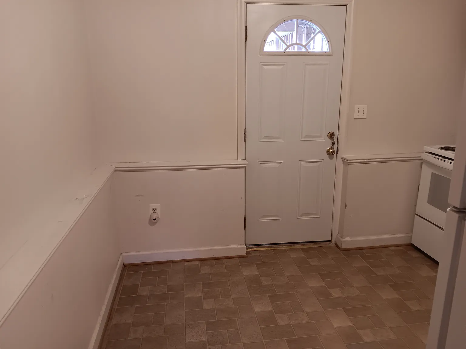 English Oak Ct, Waldorf — Photo 2