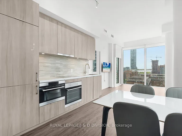 158 Front St E #1018 — Photo 12
