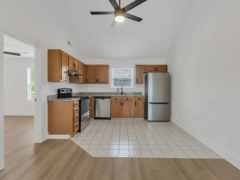7202-7222 Melrose Pl #7204 — Photo 6