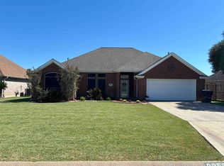 6850 Cambria Ln, Groves, TX 77619