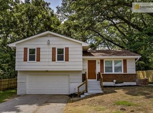 8020 Highland Ave, Kansas City, MO 64131