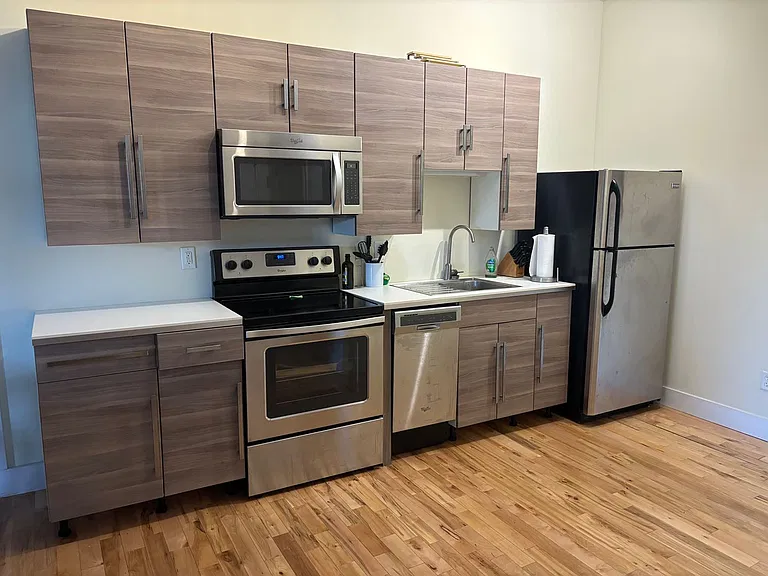 257 E Bank St — Photo 5