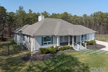 1st image of 12 Lucy Ln