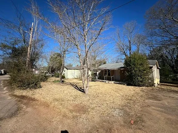 104 Avenue N, West Point, GA 31833
