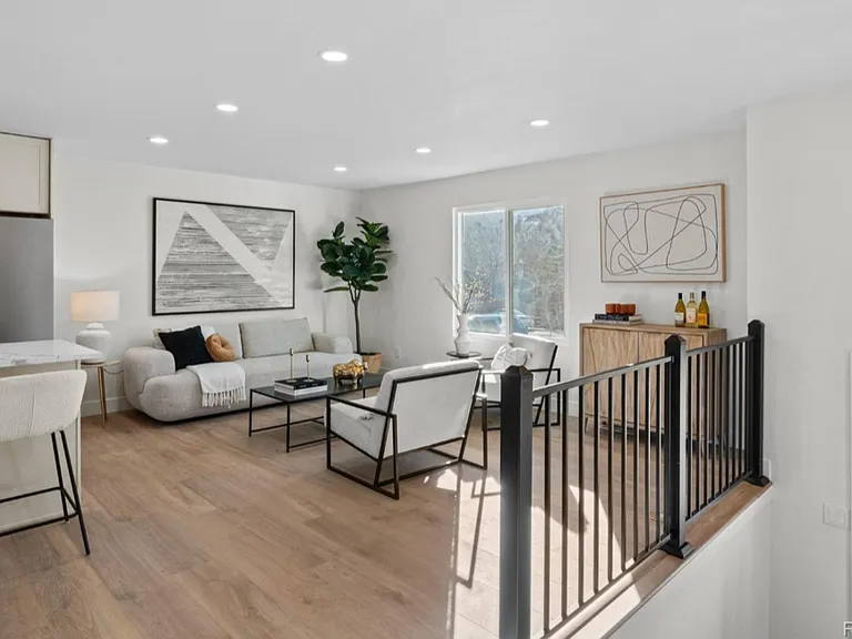 922 Park View St — Photo 8