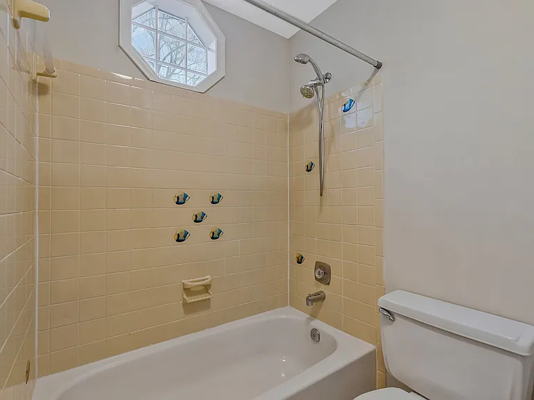 1215 Delta Glen Ct — Photo 37