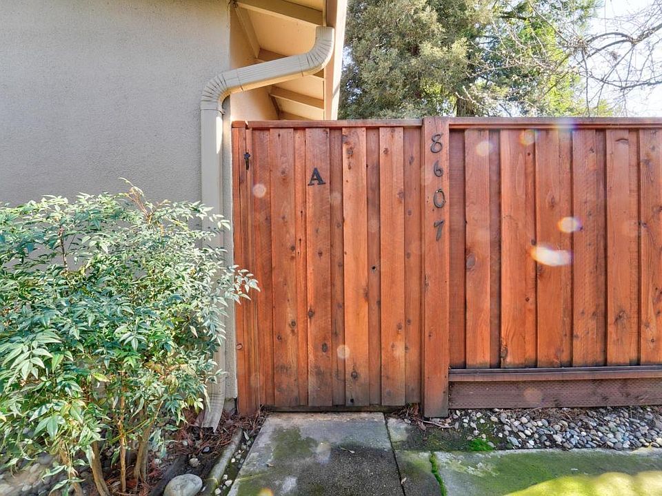 1st image of 8607 La Riviera Dr APT A