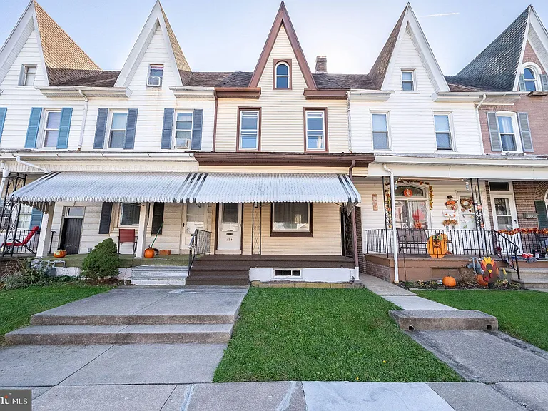 126 E Washington St — Photo 1